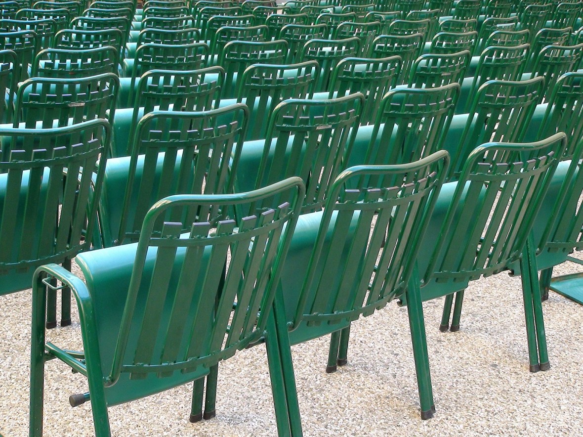 chairs-442978_1920.jpg